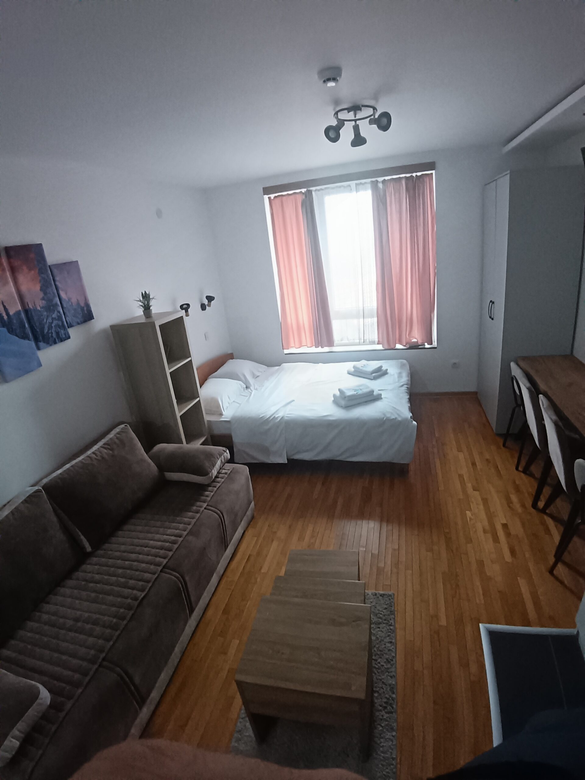 Studio 9c65 •⭐⭐⭐• garaža